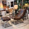 fauteuil-biarrtiz-avec-ottoman-repose-pied-chaise-madrid-relax-cuir-vintage-marron-brun-majdeltier-6 Fauteuil Biarritz cuir brun vintage avec ottoman assorti et piètement en inox poli miroir, vue magasin