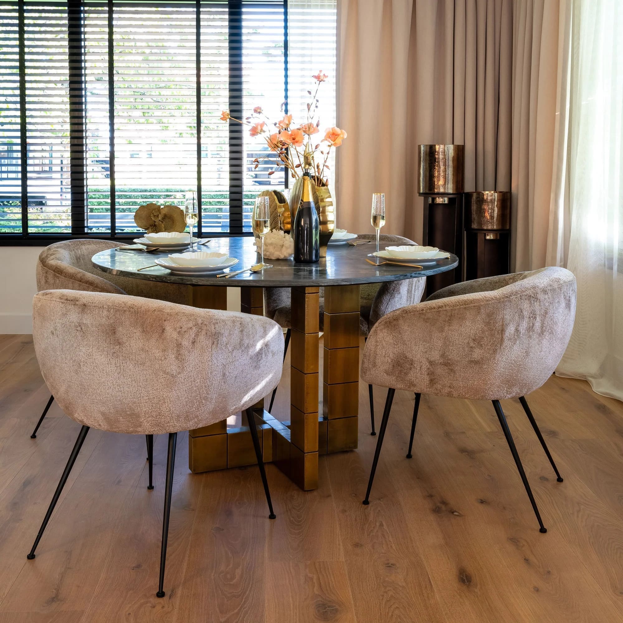 table de repas collada-laiton-brossé-marbre-majdeltier-design2 table de repas collada laiton brosse marbre majdeltier design2