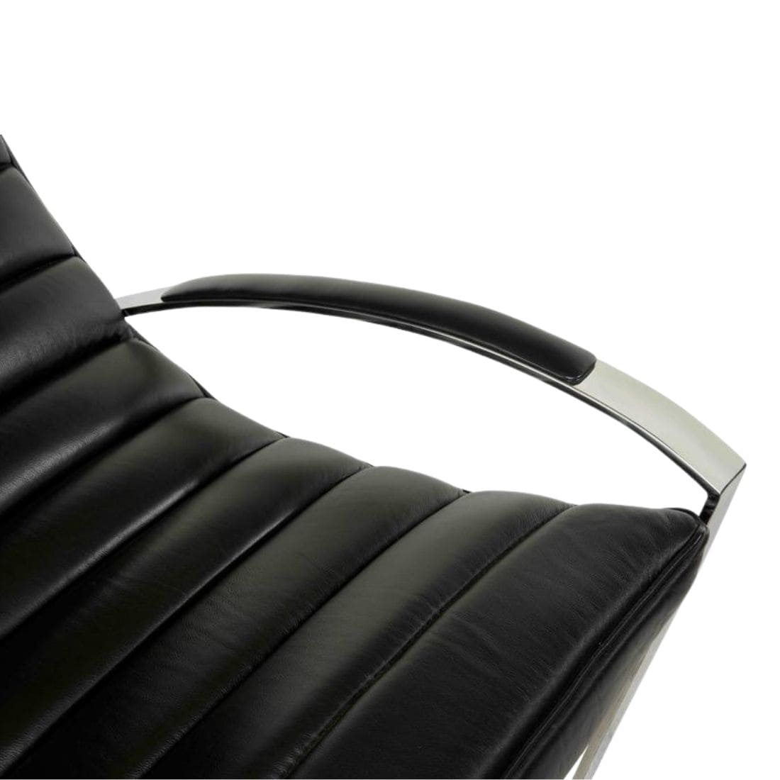 Fauteuil Biarritz cuir noir, détail du cuir sur les accoudoirs