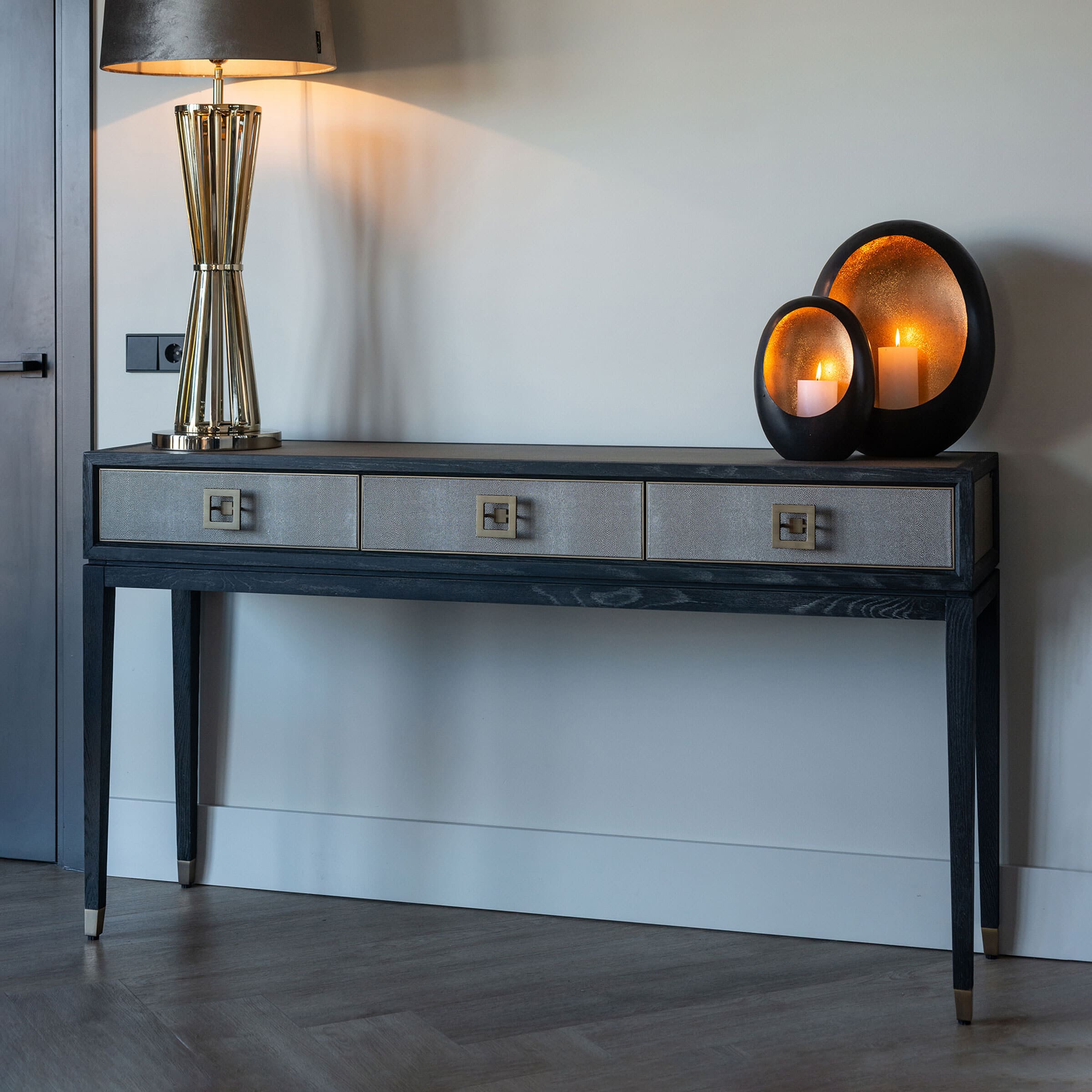 Console Bloomville 3 Tiroirs 165 cm-console-elegante-chene-noir-poignées-dorées-majdeltier-11 Console Bloomville 3 Tiroirs 165 cm console elegante chene noir poignees dorees majdeltier 11