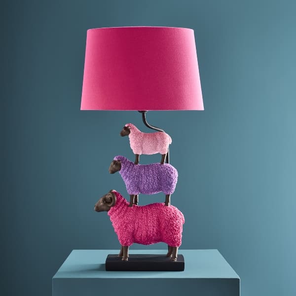 Lampe de table avec moutons -Colorful Sheep-magenta-lilas-rose-werns Lampe de table Colorful Sheep avec moutons superposés - Werns