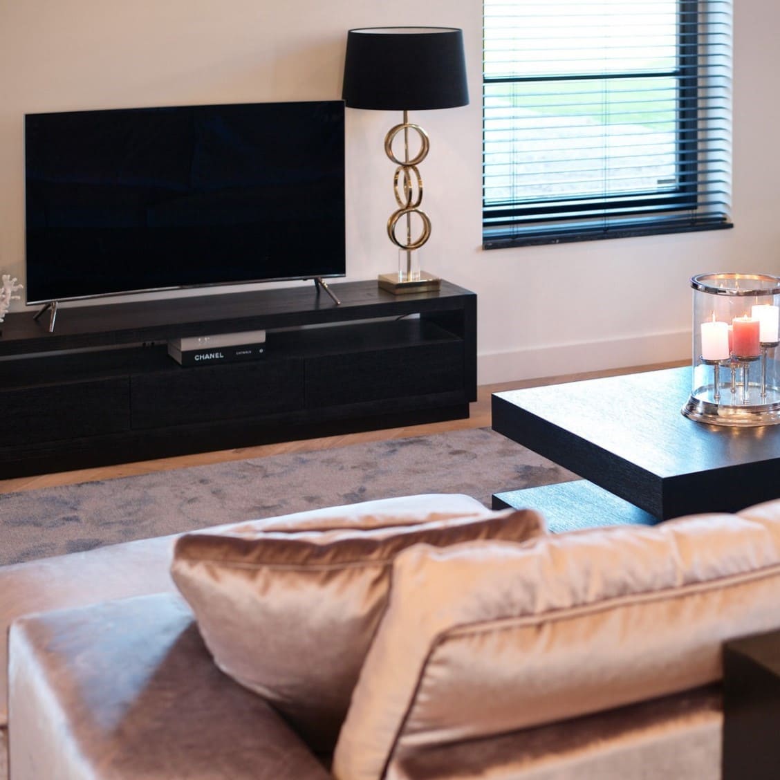 Meuble TV Oakura 3-tiroirs-richmond-chene-noir-185-majdeltier-2 Meuble TV Oakura 3 tiroirs richmond chene noir 185 majdeltier 2