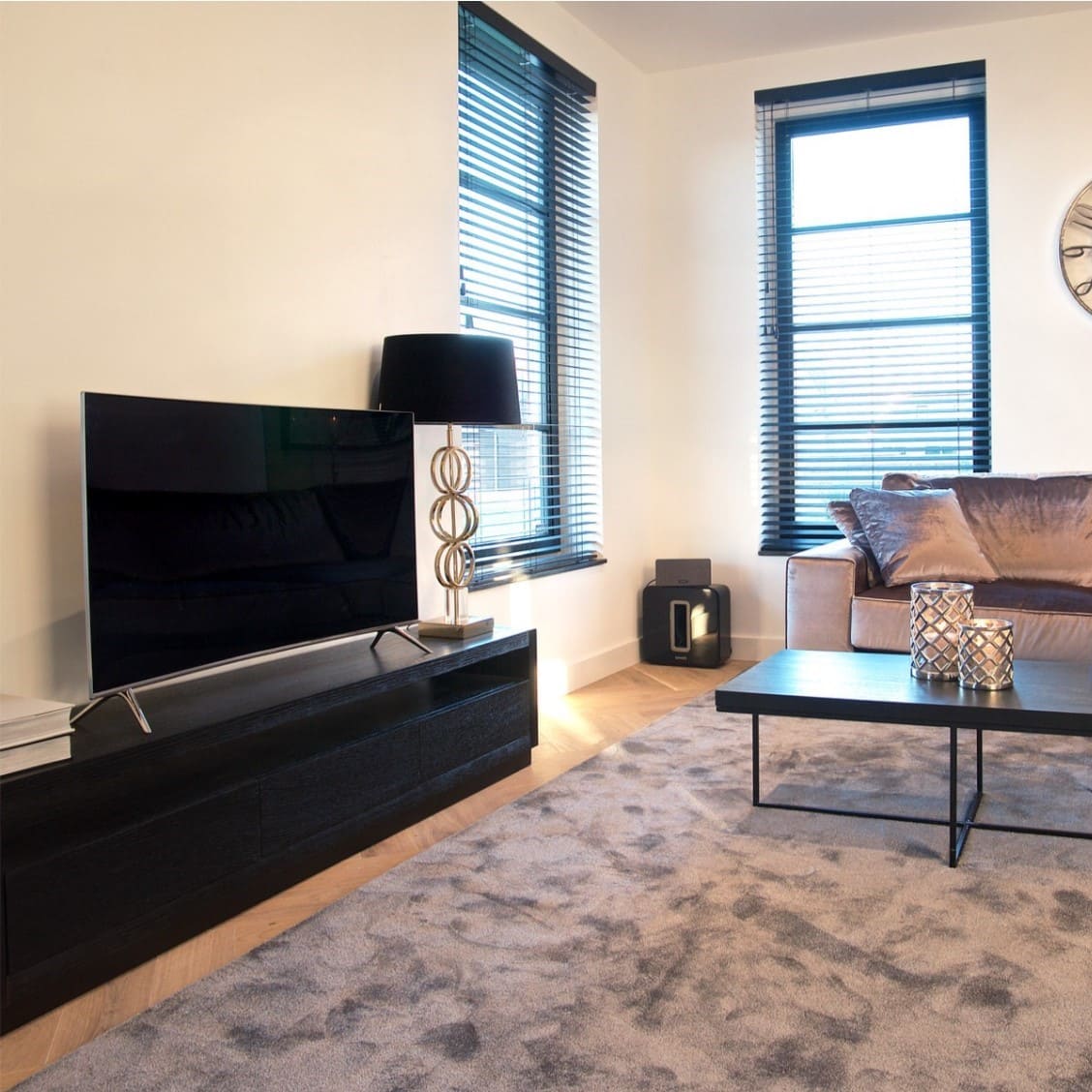 Meuble TV Oakura 3-tiroirs-richmond-chene-noir-185cm-majdeltier-1 Meuble TV Oakura 3 tiroirs richmond chene noir 185cm majdeltier 1