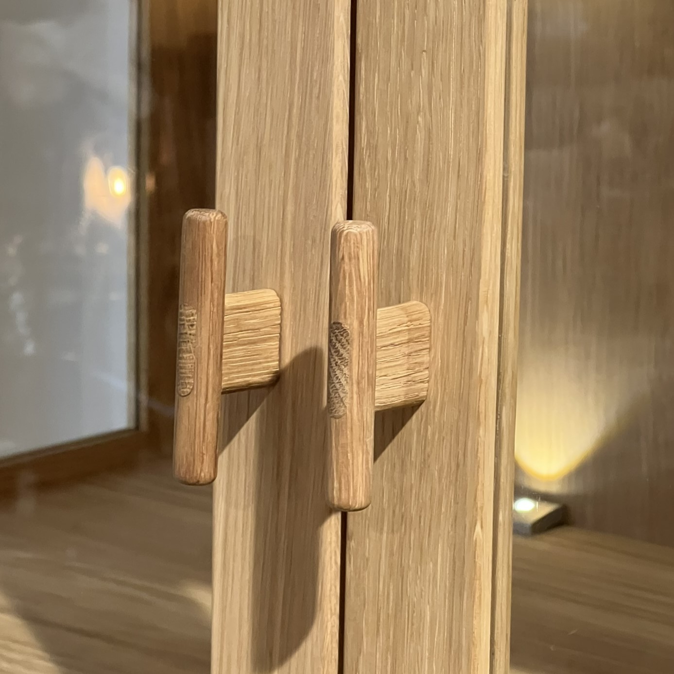 Meuble TV en Chene 420 160 cm – LElegance Scandinave au Coeur de Votre Salon poignees