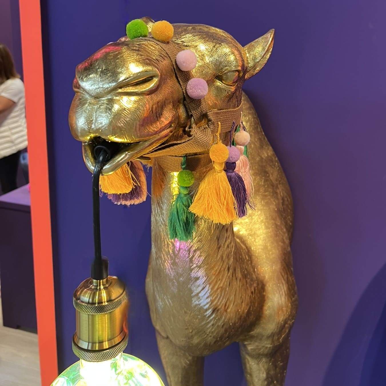 Lampadaire chameau Kamal dore werns majdeltier 5