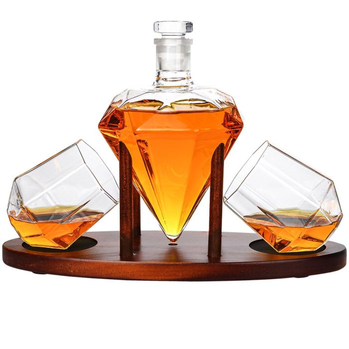 diamond-decanter-set-deluxe-coffret-carafe-whisky-diamant-verres Un coffret dégustation whisky complet, élégant et prêt à offrir