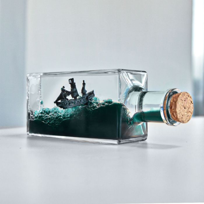 unsink Bouteille bateau pirate insubmersible - objet anti-stress fascinant