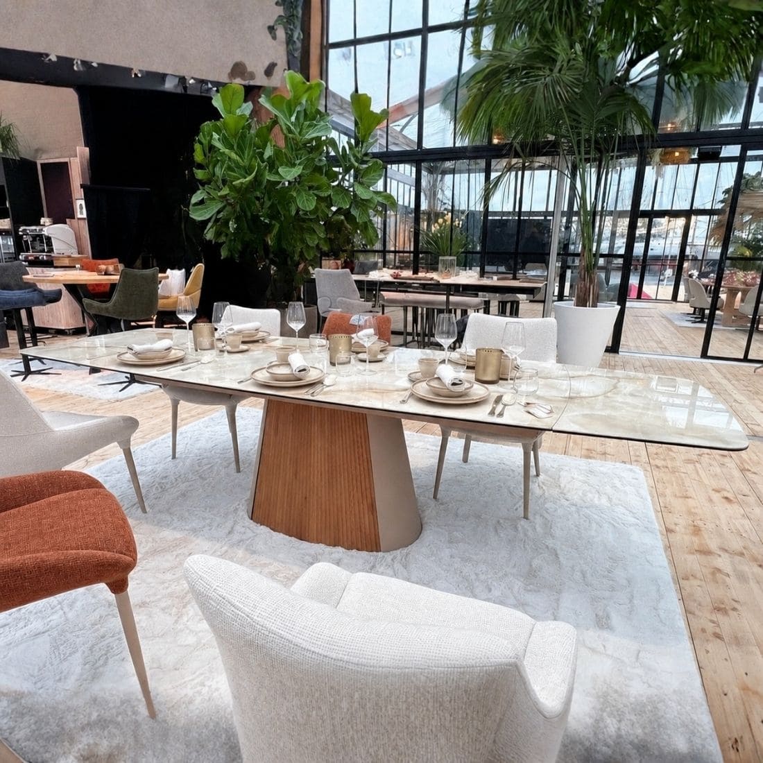 Table-Céramique-Extensible-Valoise-Marbre-Beige-veinage-facile-a-vivre-200-300-cm-6 Table céramique extensible Valoise marbre beige avec assiette totalement dépliée