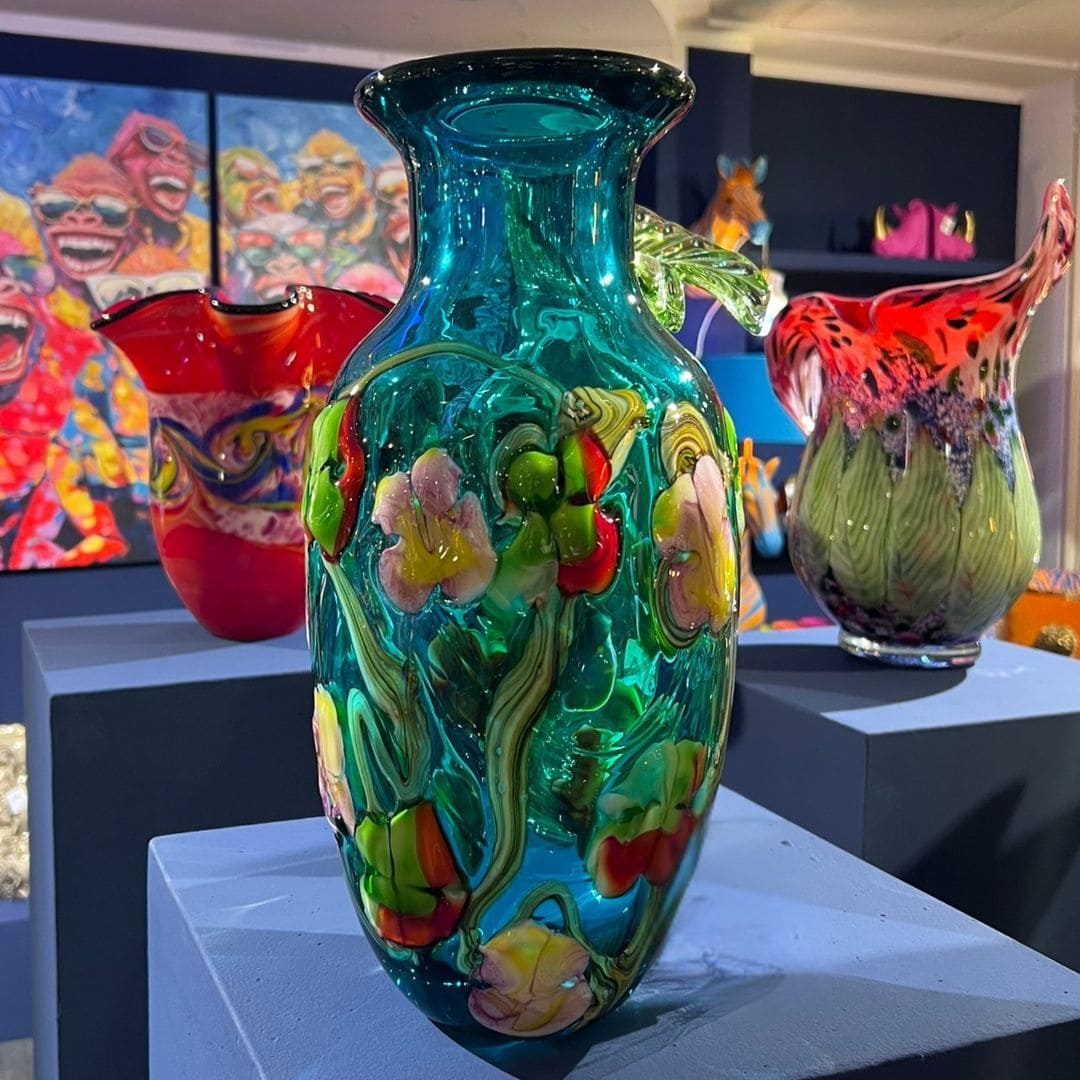 Vase Allegra en verre turquoise Art Nouveau fait main