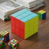Dimensions du Mega Cube géant a coté du modéle original 18,8 x 18,8 x 18,8 cm