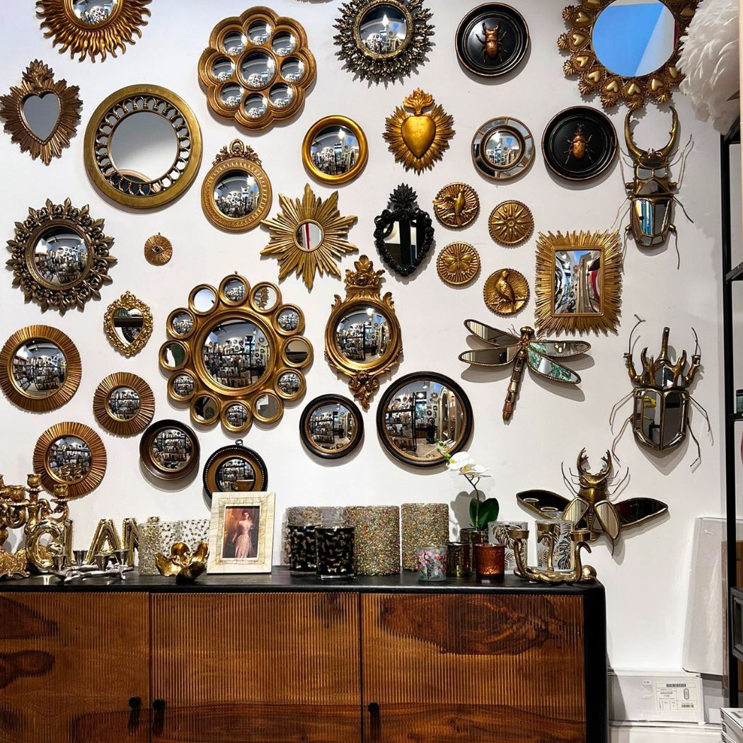 collection de miroirs sorciere, bombés et ex voto