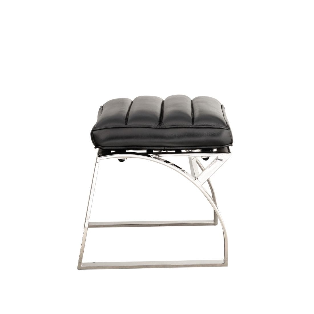 ottoman-cuir-noir-chrome-2 repose pieds, ottoman, assise confortable en cuir pleine fleur et piètement inox.