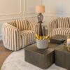 Fauteuil-Luxandra-Tissu-Rayures-Beige-&-Marron-arrondi-majdeltier Fauteuils Luxandra rayés beige marron dans un salon chic