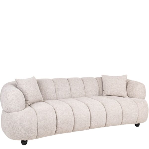 Accueil 8 Canapé Amelia beige capitonné, vue trois quarts, silhouette organique, incurvé, forme arrondie
