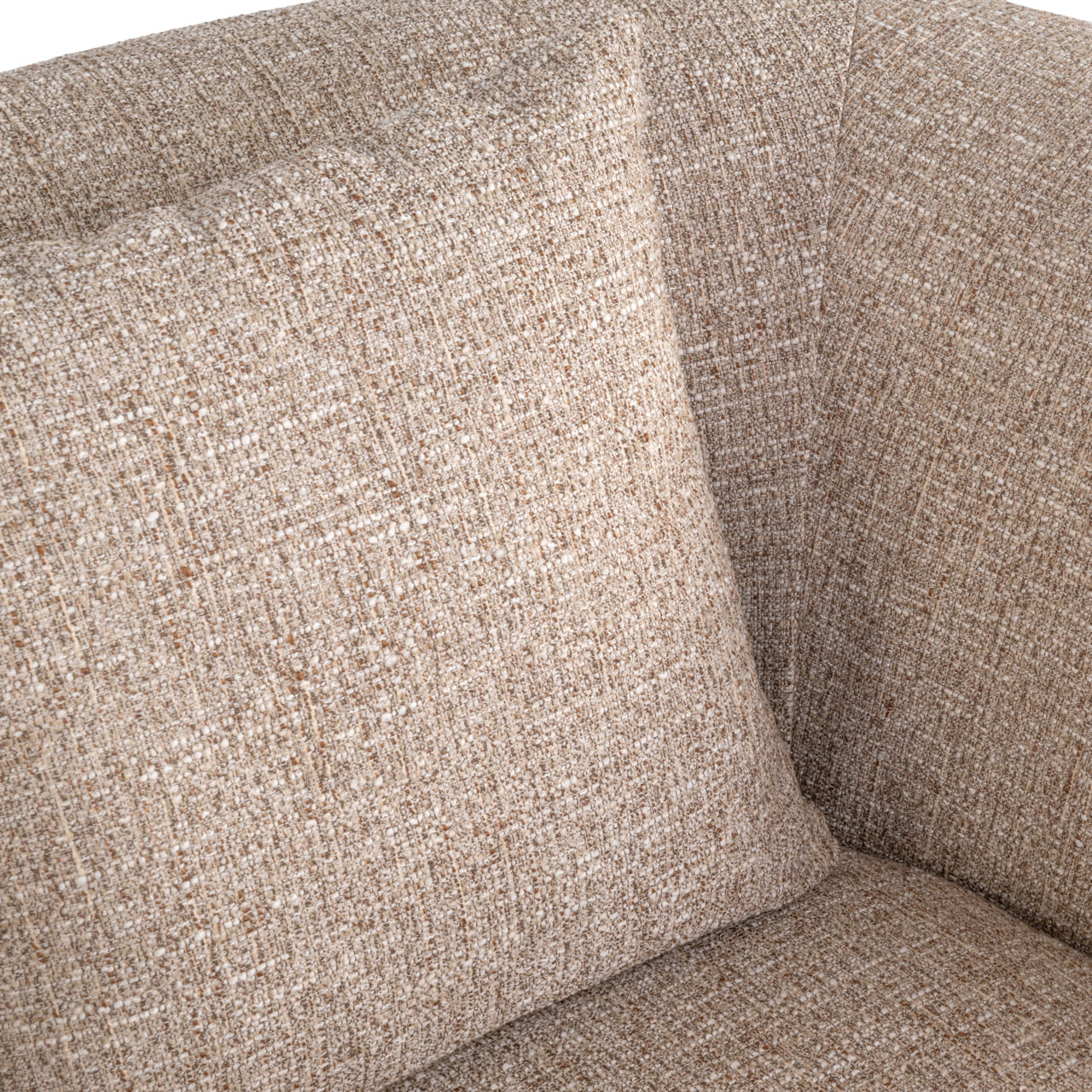 fauteuil-luxandra-beige-sable-fire-retardant-richmond-interior-haut-de-gamme-incurvé-arrondi-majdeltier-5 Coussin et accoudoir arrondi, fauteuil Luxandra tissu bouclé beige