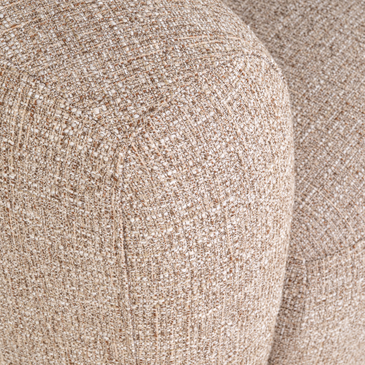 fauteuil-luxandra-beige-sable-fire-retardant-richmond-interior-haut-de-gamme-incurvé-arrondi-majdeltier-7 Texture tissu tweed beige, sable, fauteuil Luxandra Richmond Interior